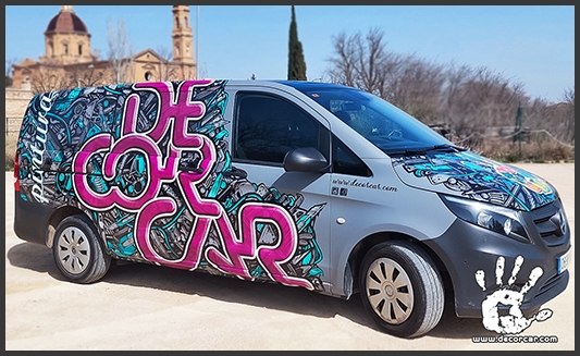 Diseño y rotulacion integral wrap de vehículo comercial. Branding